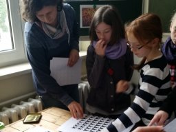 4 Schueler waehlen ihre Aufgabe